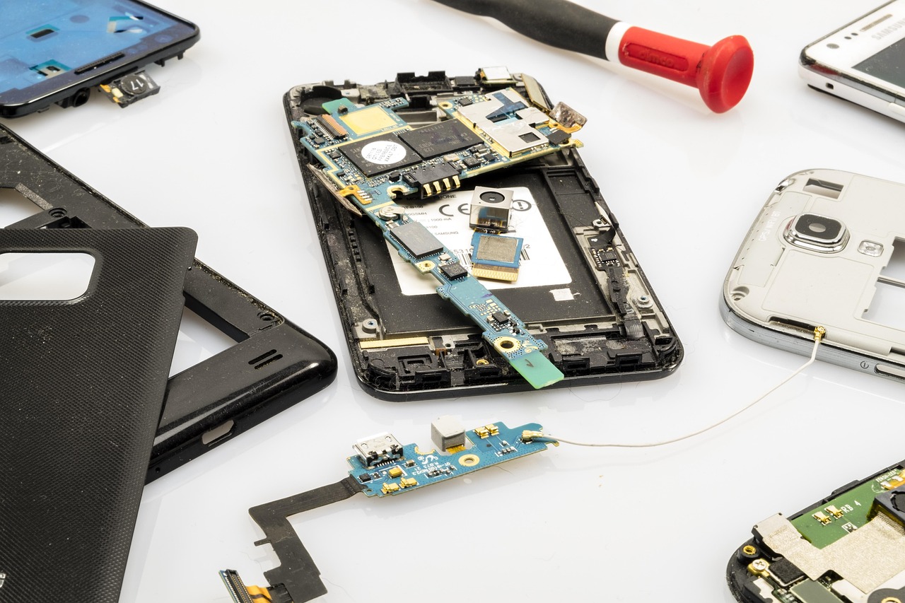 about-02 mobile, phone, cellphone, technology, electronics, circuit board, smd, smartphone, communication, make a phone call, cellular, gsm, repair, defect, broken, workshop technician, mobile phone repair, cellphone, cellphone, circuit board, repair, repair, repair, repair, repair, broken
